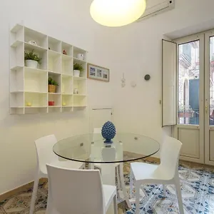 elegant-apartment-in-taormina.sicilyhotelsitaly.net/