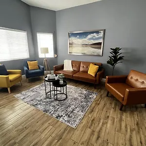 Vintage Whit 3 Bedroom And Billard Table Las Vegas